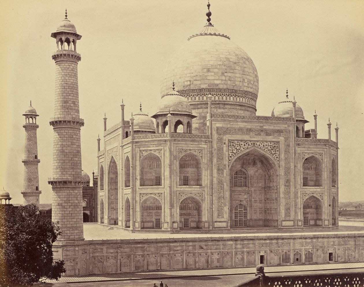 Agra; Taj, från hörnet av fyrkanten av Samuel Bourne
