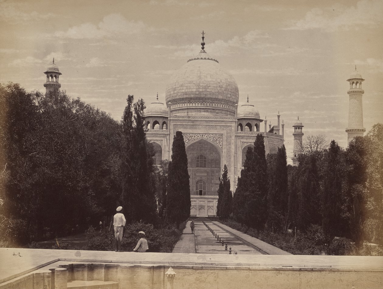 Agra. Utsikt över Taj framför Nootkan, Världens ljus, kejsar Akbars hustru, sedd från floden av Samuel Bourne