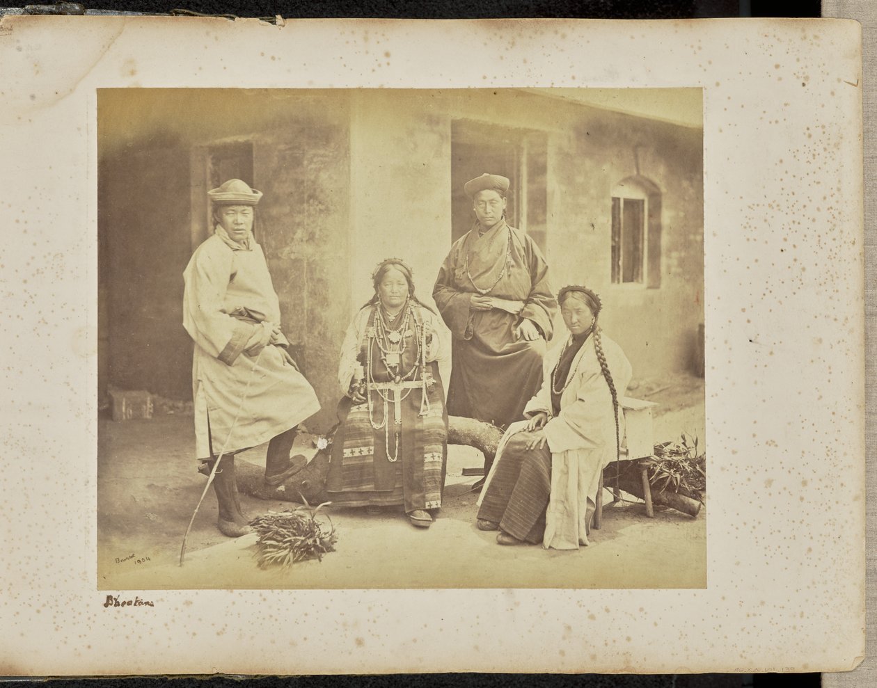 Darjeeling; grupp bhutiaer av Samuel Bourne