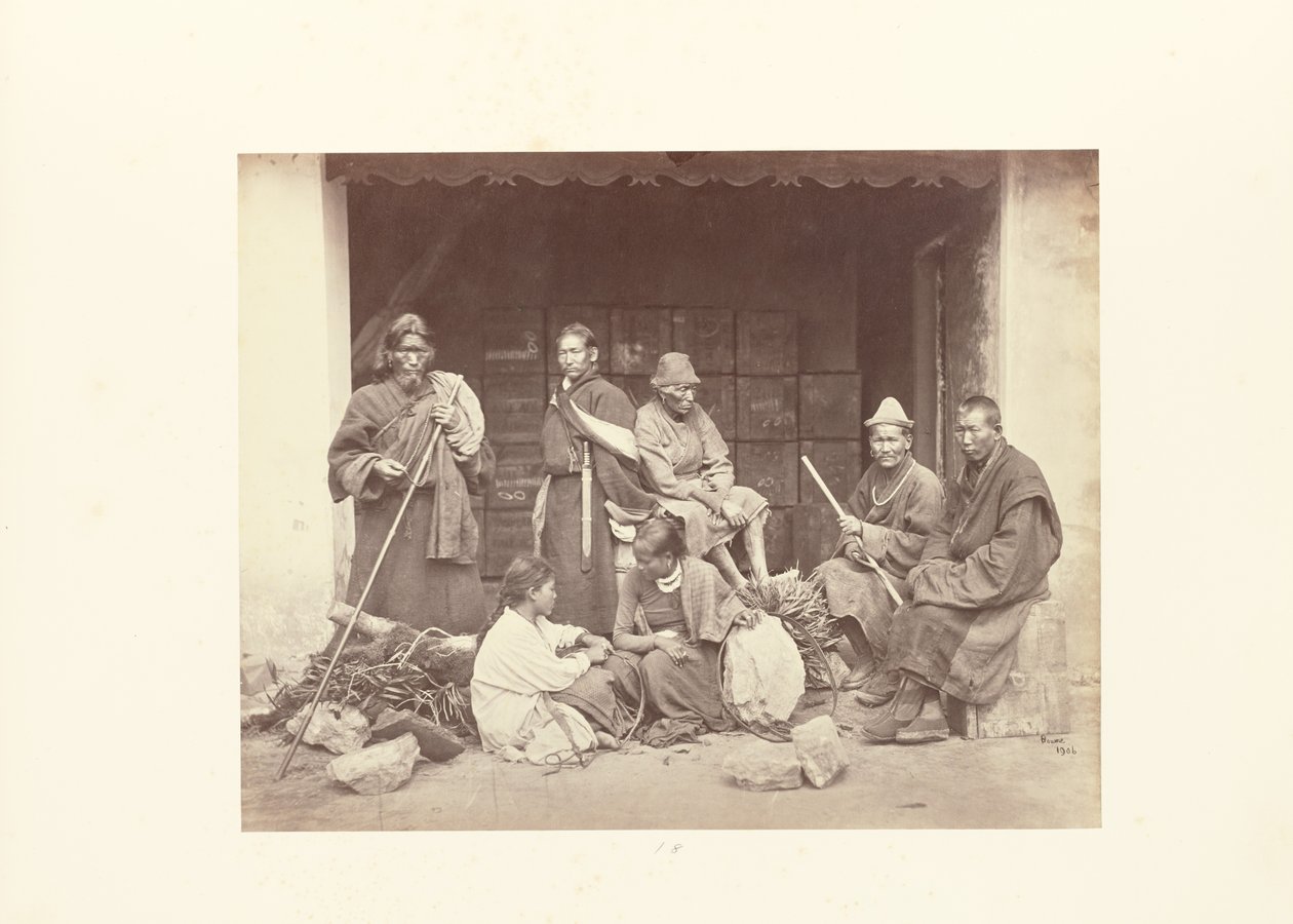 Darjeeling; Grupp av Bhooteas och Nepaulese av Samuel Bourne