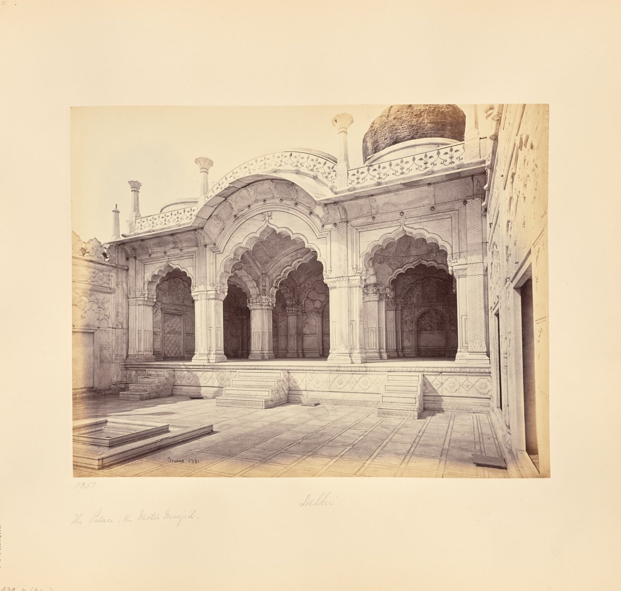 Delhi; palatset, Moti Masjid (Pärlmoskén) av Samuel Bourne