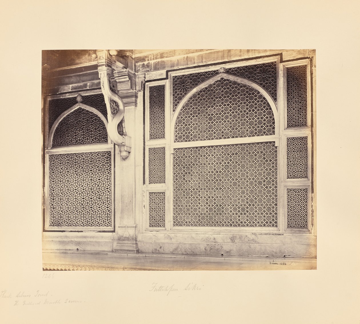 Fatehpur Sikri; två marmorskärmar i Sheikh Selim Chishtis grav av Samuel Bourne