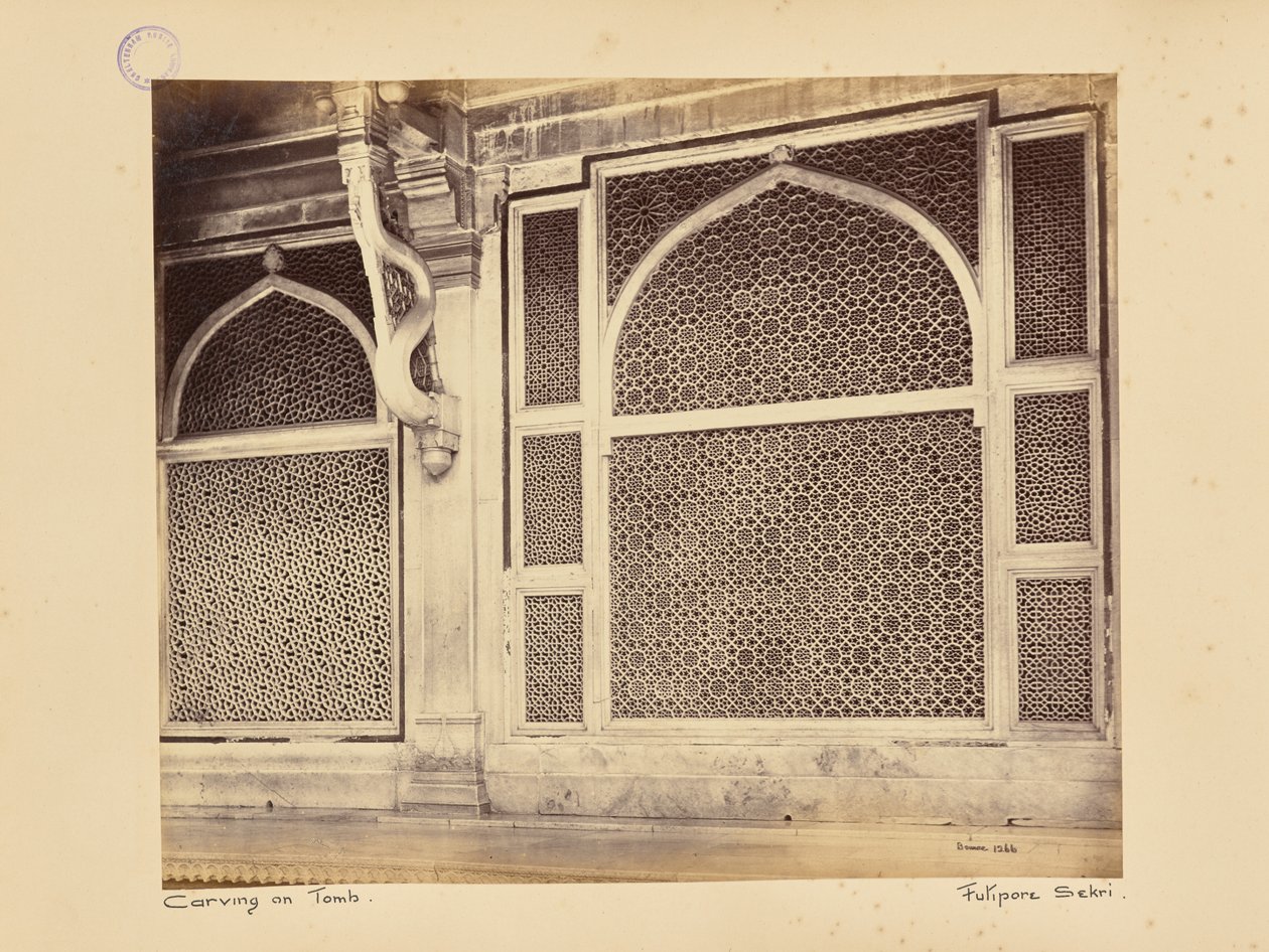 Fatehpur Sikri; två av marmorskärmarna i shejk Selim Chishtis grav av Samuel Bourne