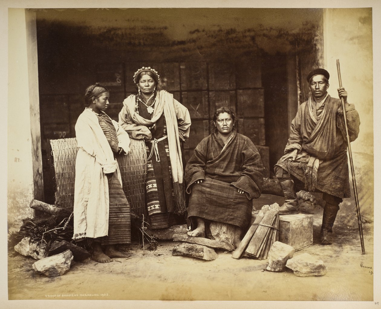 Grupp av Bhooteas, Darjeeling, från "Views of Darjeeling" av Samuel Bourne