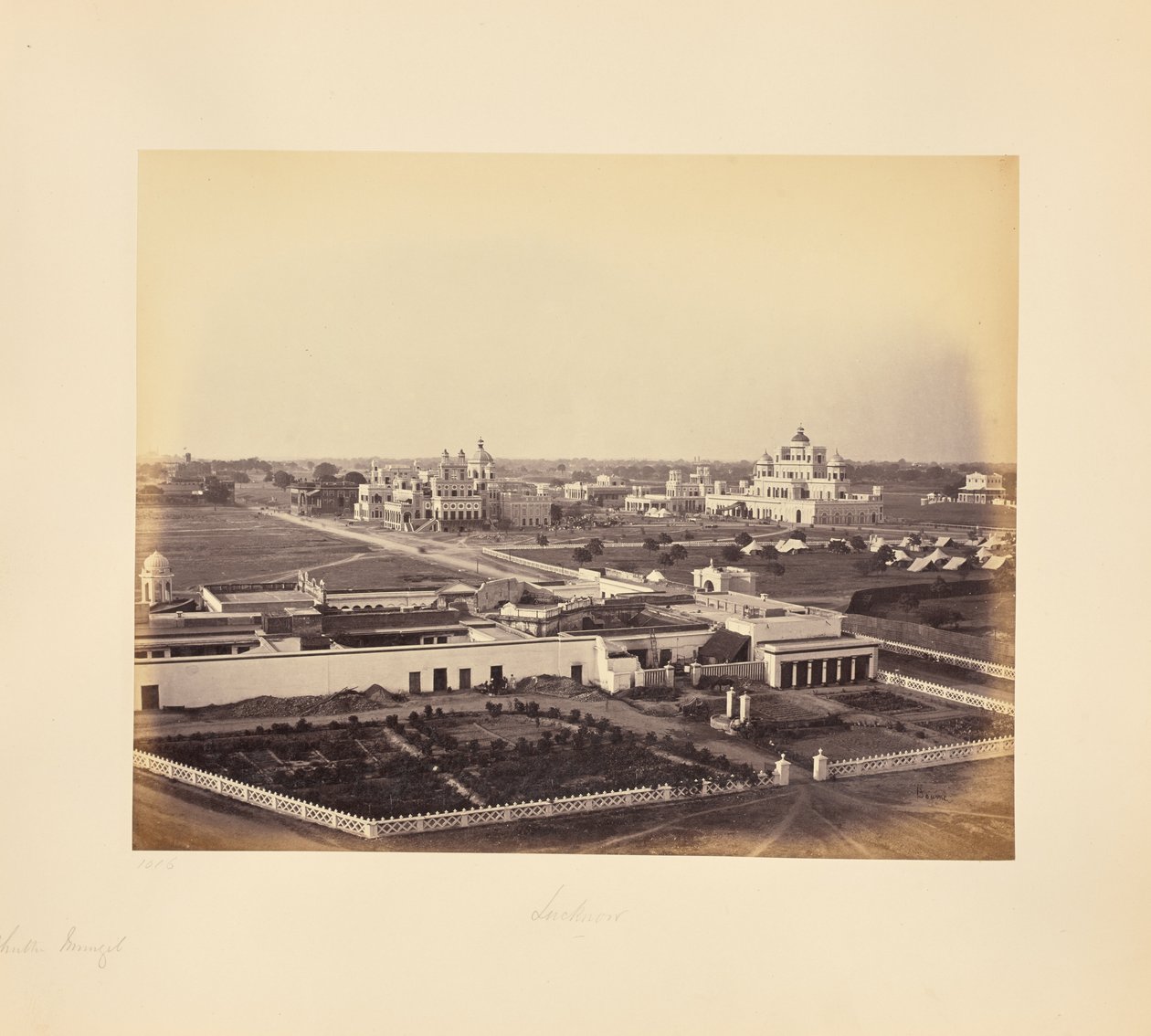 Lucknow; Chutter Manzil etc. Allmän vy av Samuel Bourne