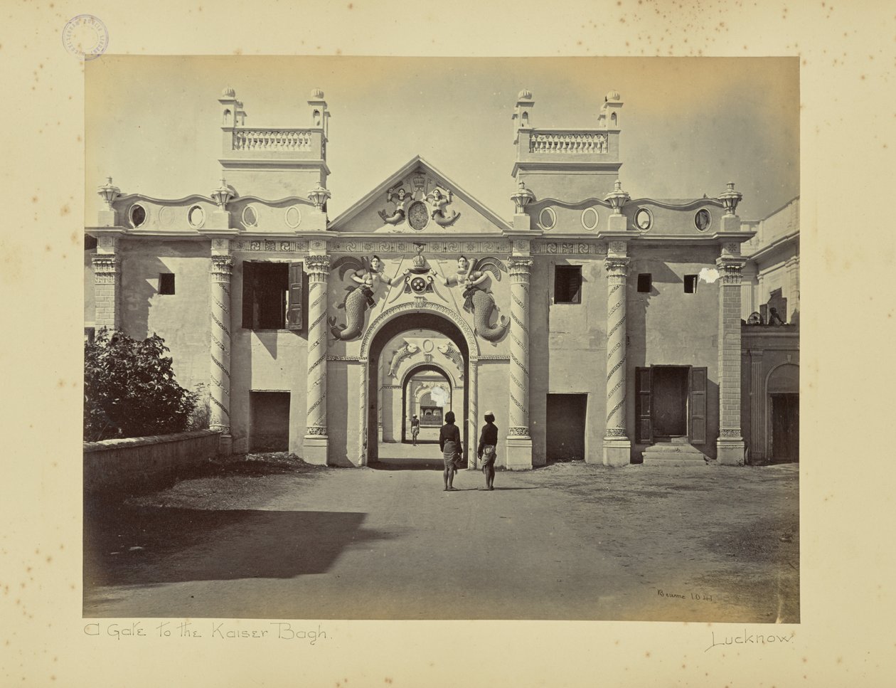 Lucknow; Sjöjungfruporten, Kaiser Bagh av Samuel Bourne