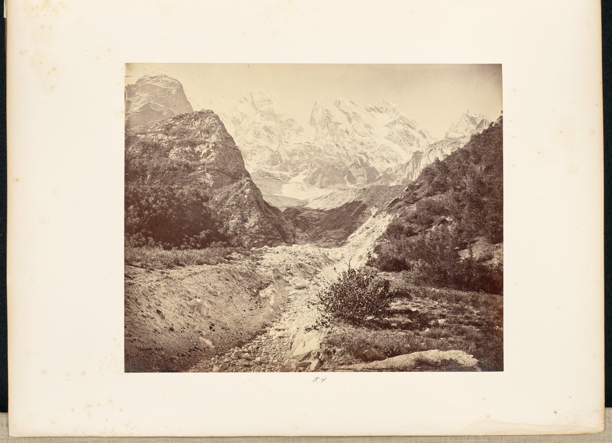 Snöklädda toppar nära Gangotriglaciären av Samuel Bourne