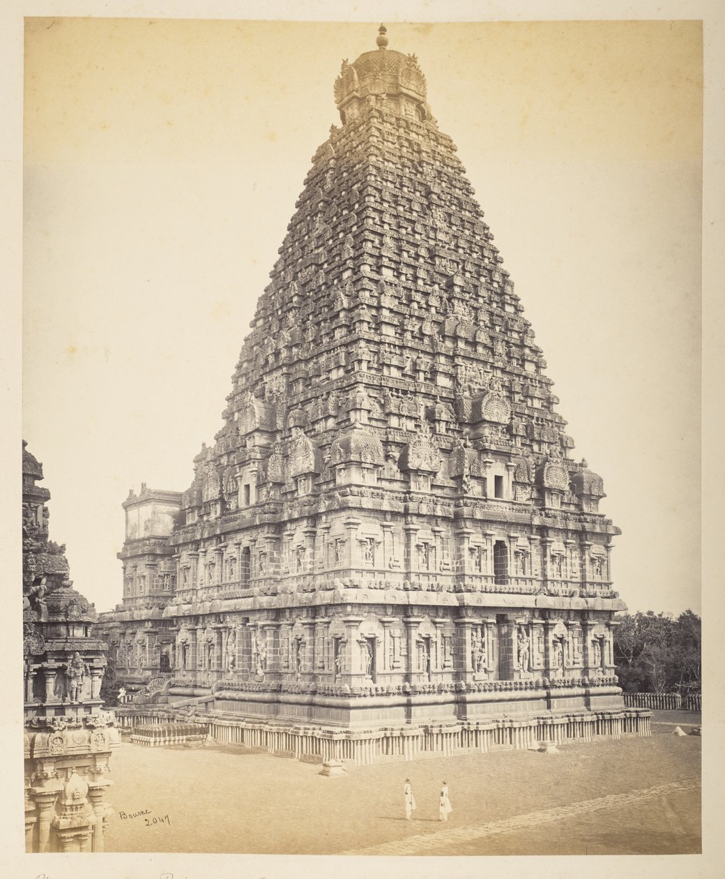 Den stora pagoden, Tanjore, från vallarna av Samuel Bourne