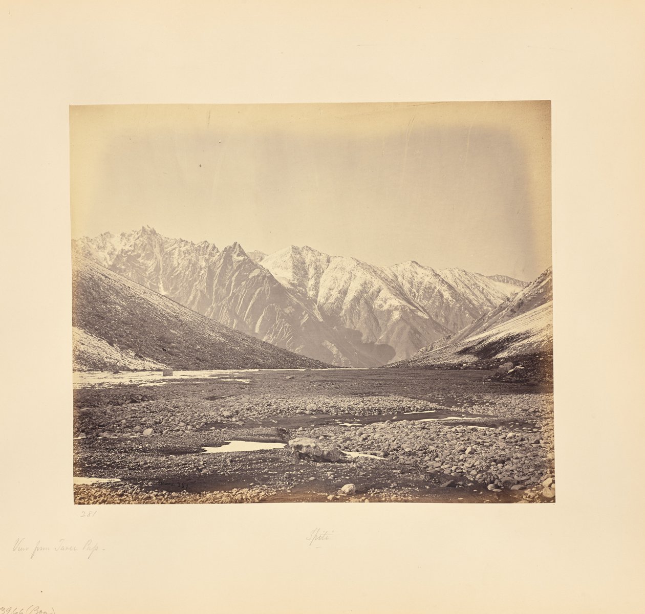 Utsikt från Taree-passet, Spiti-bergen av Samuel Bourne