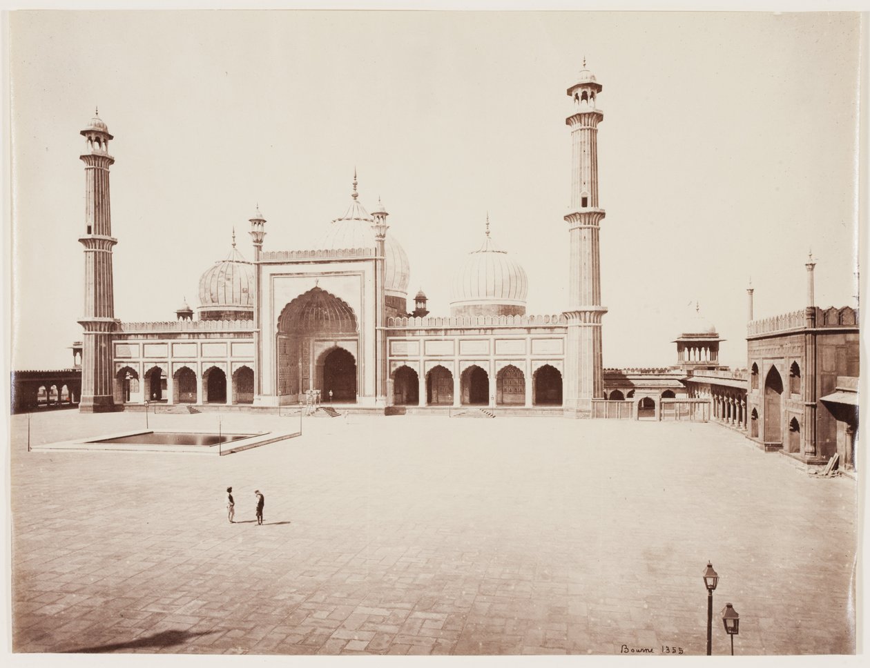 Utsikt över en moské, ca 1860 (albumintryck från glasnegativ) av Samuel Bourne
