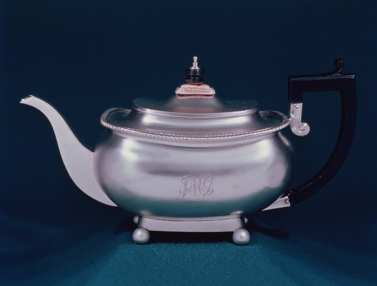 Regency tekanna, 1812-13 silver, trä med elfenbensknopp av Samuel Hennell
