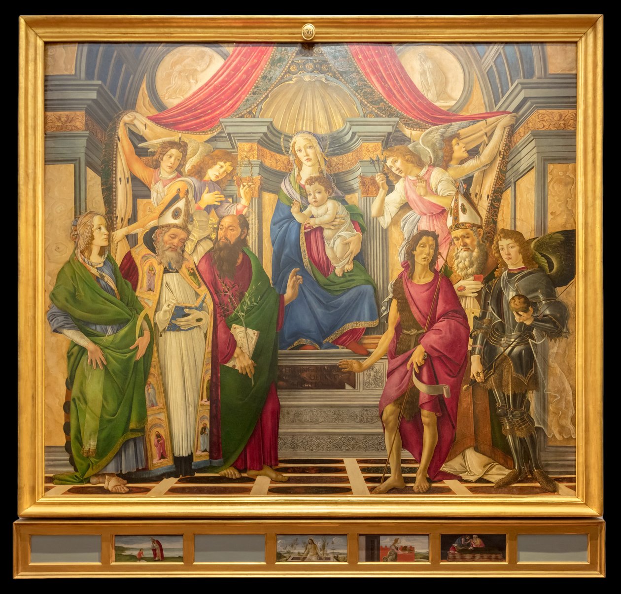 Altartavla, huvudpanel: tronande madonna, fyra änglar och helgon av Sandro Botticelli