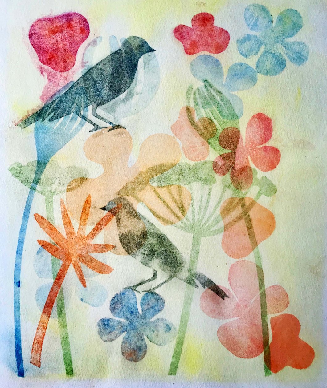 Två fåglar och blommor, 2019 (Bläck monoprint) av Sarah Thompson Engels