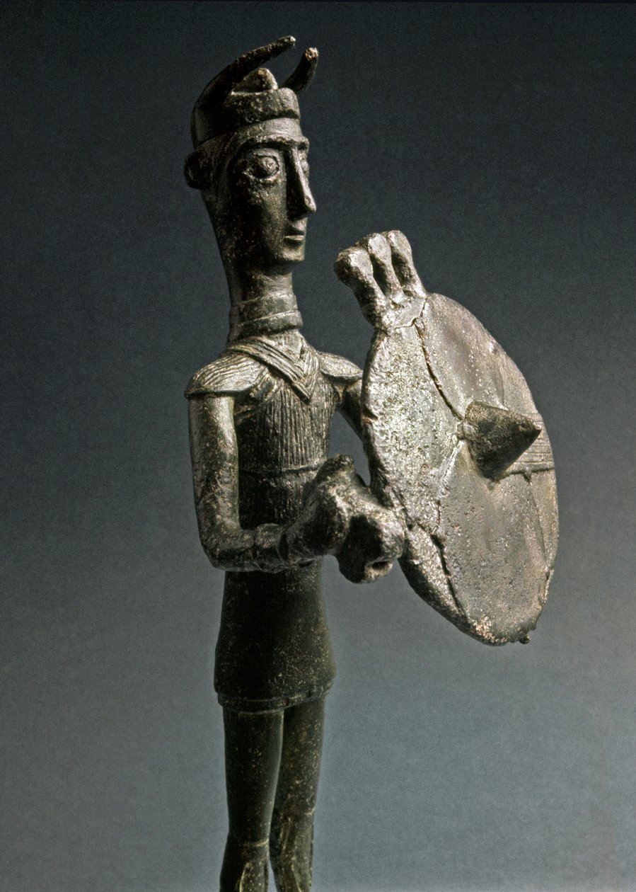 Nuragisk kultur (nuraghi) Sardinian: bronsstatyett av krigare med sköld. 700-talet f.Kr. Nationalmuseet för förhistorisk etnografi "Luigi Pigorini", Rom av Sardinia Nuragic Civilization