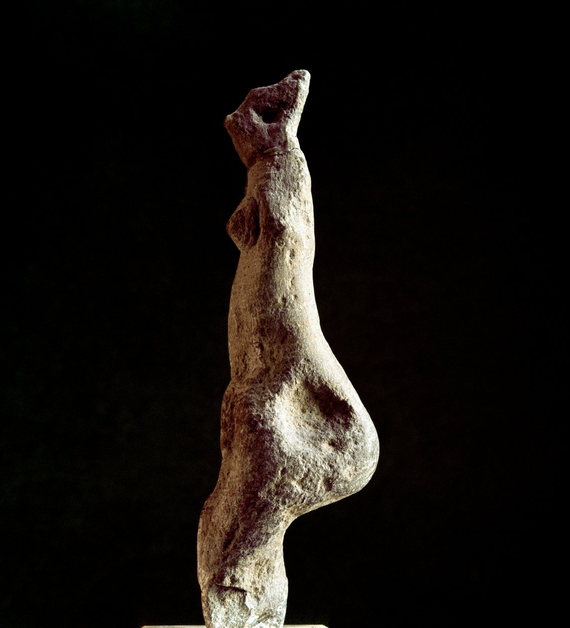 Nuragisk kultur (nuraghi) Sardinian: kalkstensstatyett av Venus steatopigic (form på nedre delen av ryggen) (Venus de Macomer), som kommer från Macomer, nära Nuoro. Anor från den prenuragiska perioden (25-1700-talet f.Kr.) Eneolitikum. Cagliari, Arkeologis av Sardinia Nuragic Civilization