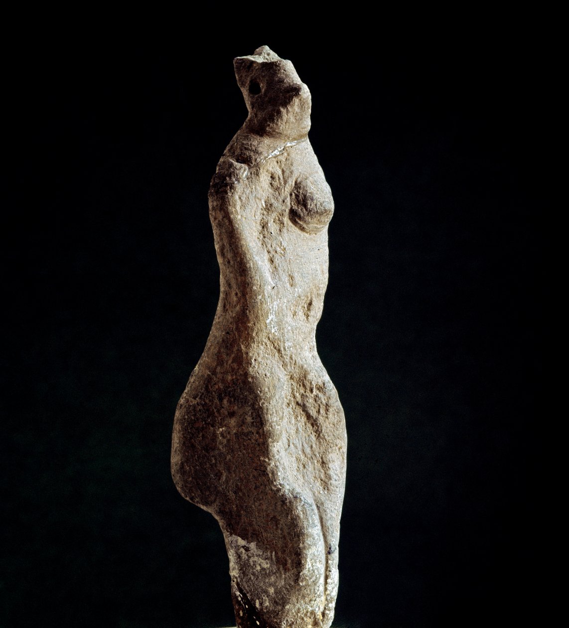 Nuragisk kultur (nuraghi) Sardinian: kalkstensstatyett av Venus steatopigic (form på nedre delen av ryggen) (Venus de Macomer), som kommer från Macomer, nära Nuoro. Anor från den prenuragiska perioden (25-1700-talet f.Kr.) Eneolitikum. Cagliari, Arkeologis av Sardinia Nuragic Civilization