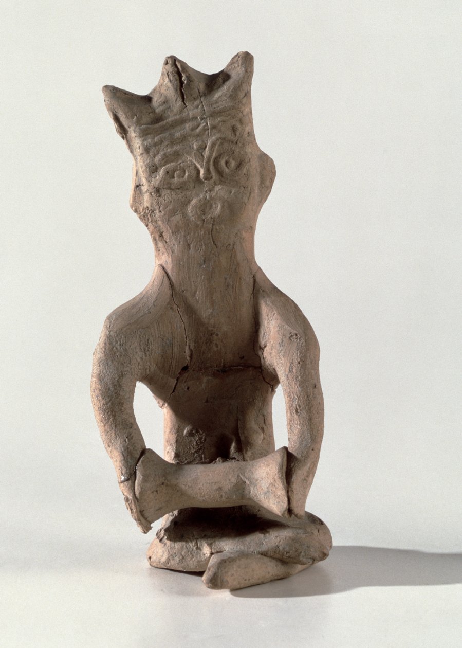 Figur med korslagda ben med ett föremål som tros vara en trumma, från Susa, Iran, 400-600-talet e.Kr. (ben) av Sasanian School