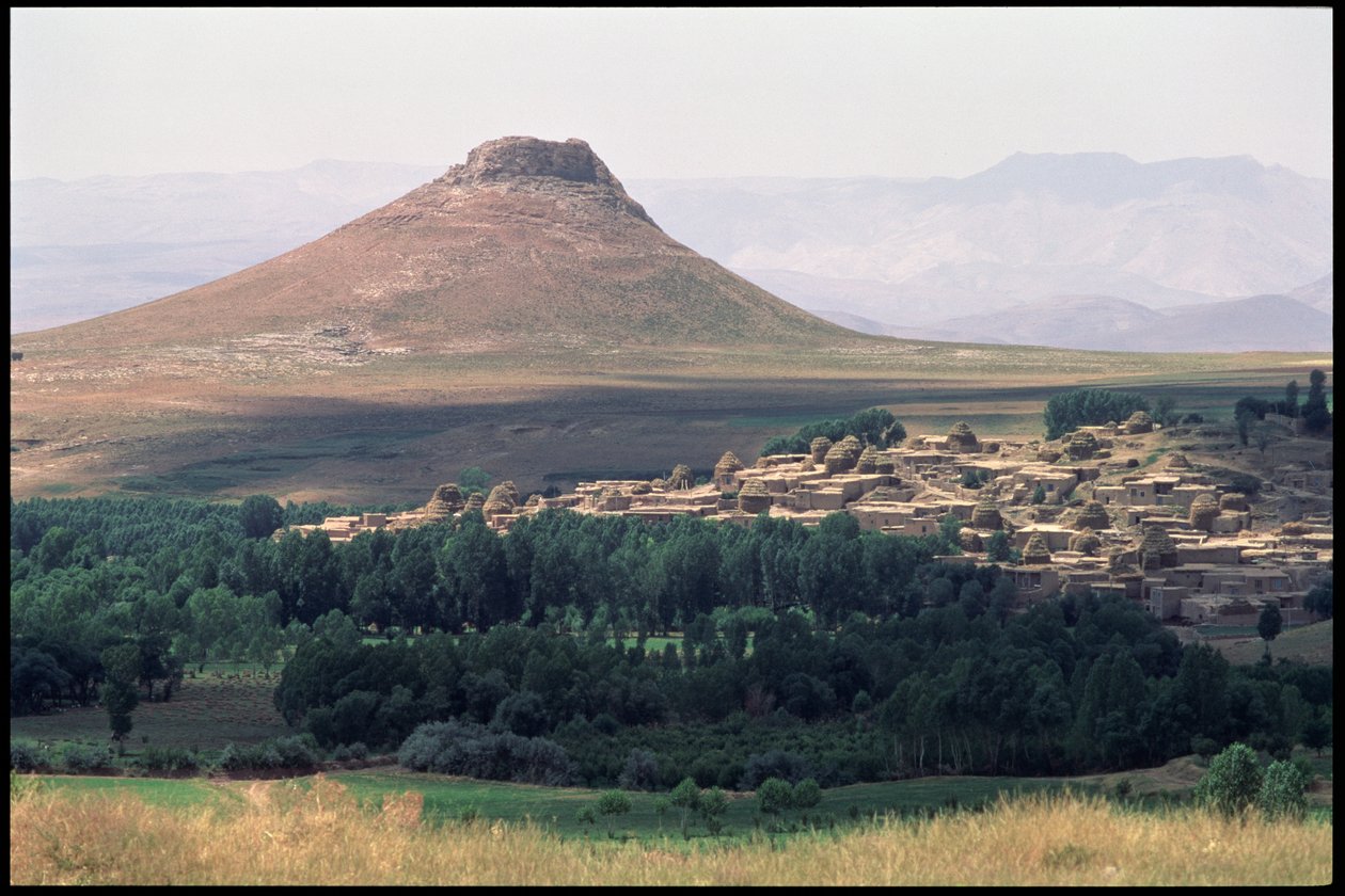 Utsikt över Takht-e Solalman, eller Solomons tron (se även 179122) av Sasanian School