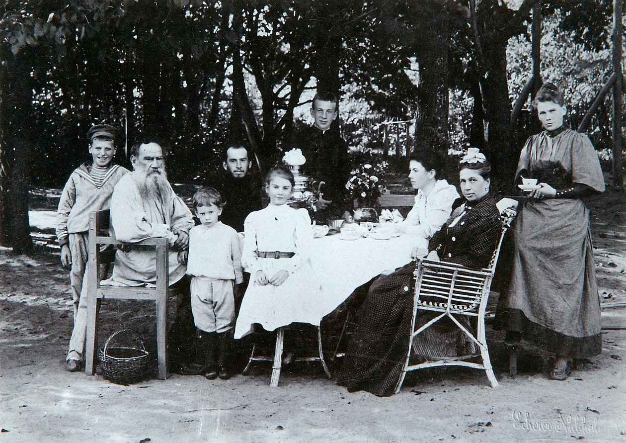 Den ryske författaren Leo Tolstojs familj, sent 1800- eller tidigt 1900-tal. av Scherer Nabholz and Co
