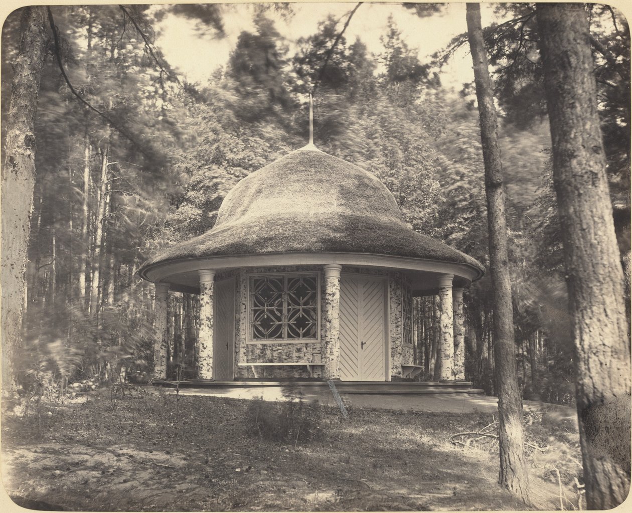 Gazebo i skogen nära Moskva av Scherer and Nabholz