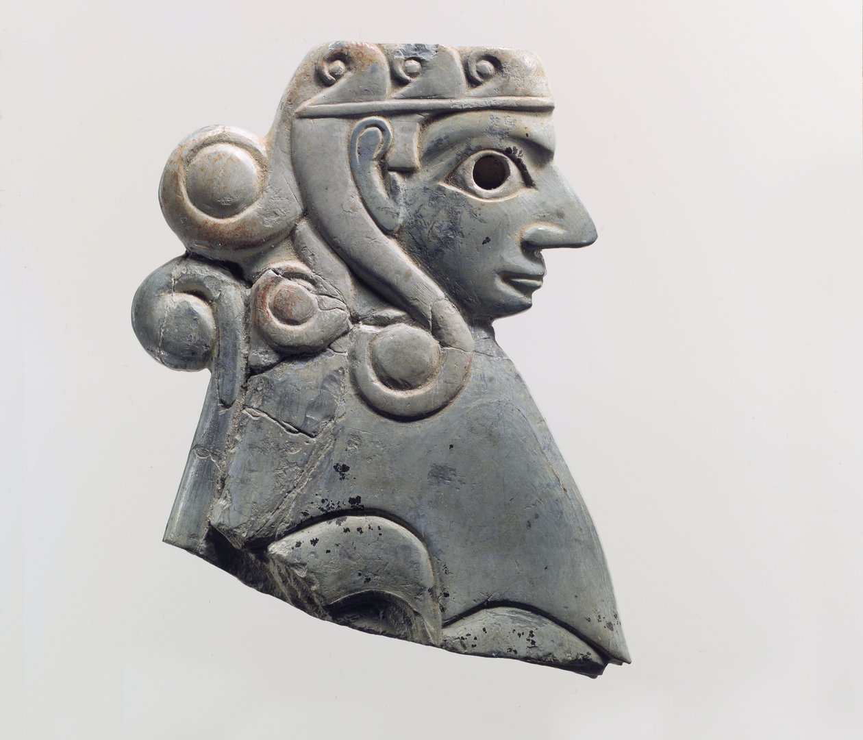 Möbelplakett: kvinnlig sfinx med lockar i Hathor-stil, ca 1700-talet f.Kr. (flodhäst elfenben) av School Anatolian