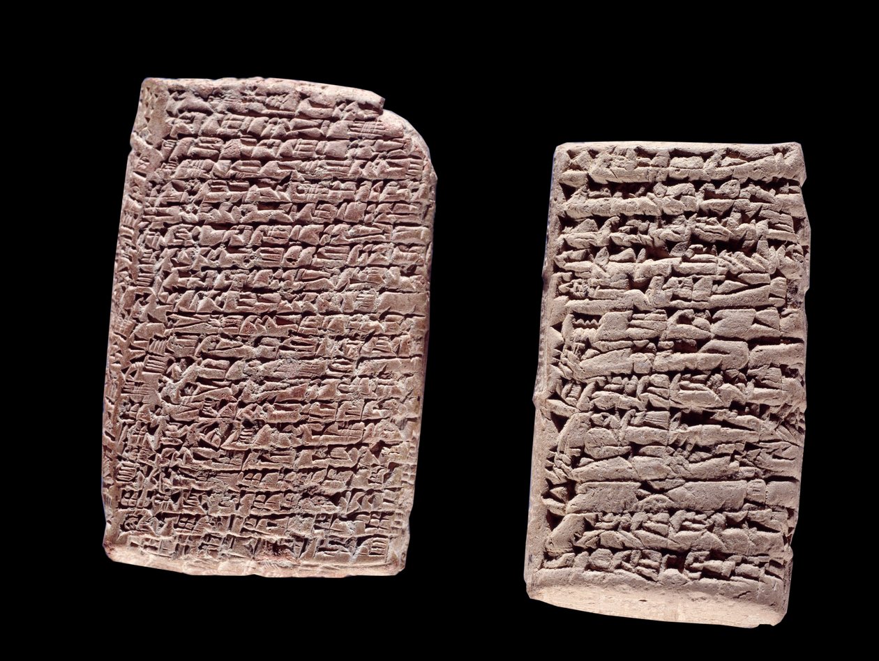 Mesopotamien: Assyriska tavlor (till vänster) av ett handelskontrakt (1800- eller 1700-talet f.Kr.) och babyloniska tavlor (höger) av ett köpekontrakt för ett hus (mellan 1900- och 1500-talet f.Kr.) graverade med inskription i kilskrift. Paris, Brieux Coll av School Assyrian