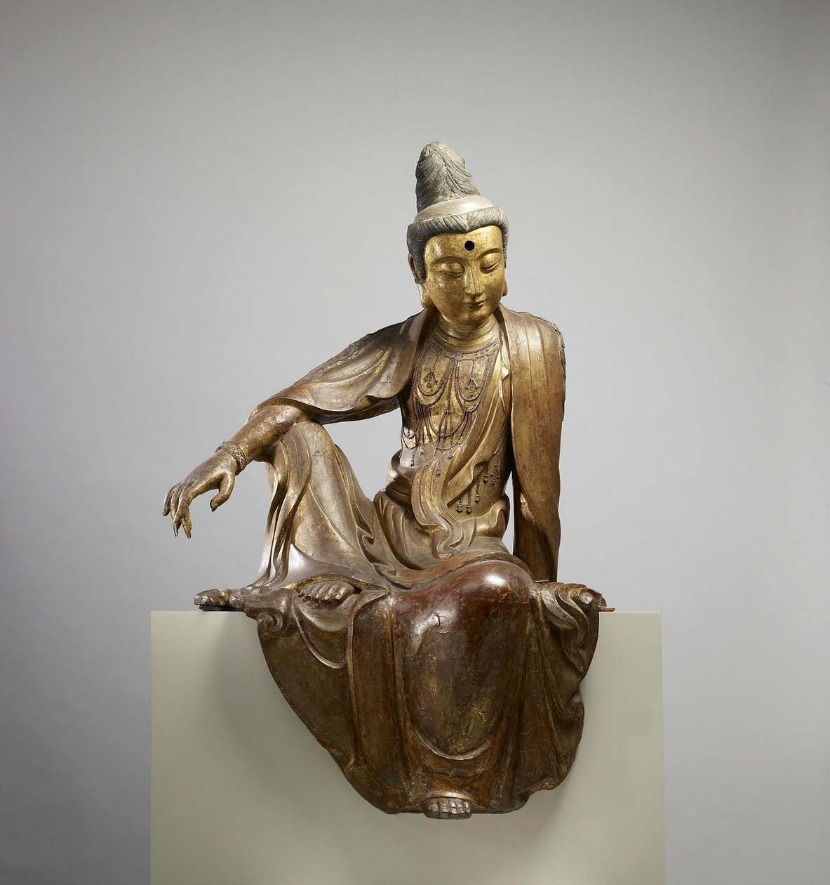 Bodhisattva Guanyin, Mingdynastin, slutet av 1300-1500-talet (torrlack, guld och färg) av School Chinese