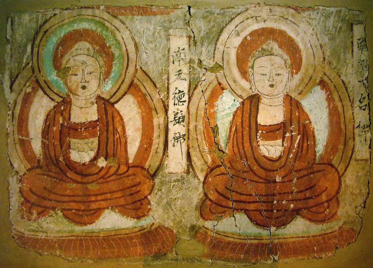 Buddhor målade från 900-talet till Gaochang-staten, på ett fragment av väggmålning från "Grottorna med tusen buddhor" i Bezeklik, Xinjiangs autonoma region. Fotografi, Seouls nationalmuseum, Republiken Korea, 2006. av School Chinese