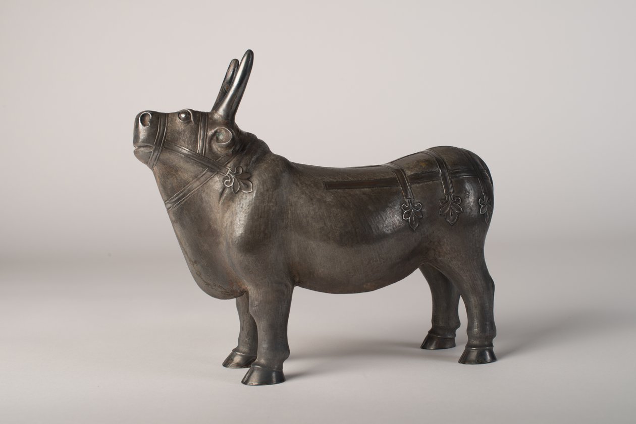 Bull (silver med jagad och repoussé dekoration) av School Chinese