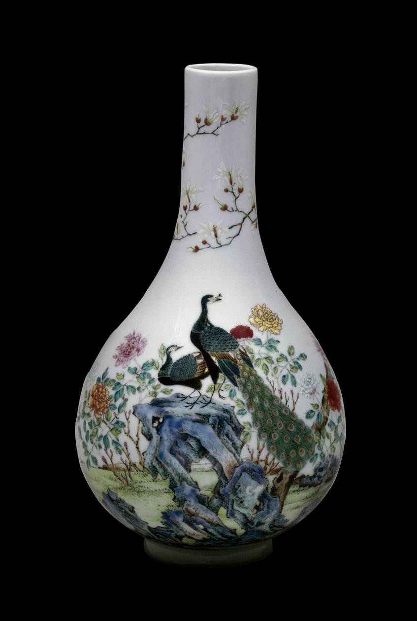 Kinesisk kunst: Keramikvase af den lyserøde familie dekoreret med fugle (inklusive påfugle) og blomster. Qianlong Reg. (1736-1795). Paris, Musee Guimet, Musee national des Arts Asians.swed av School Chinese