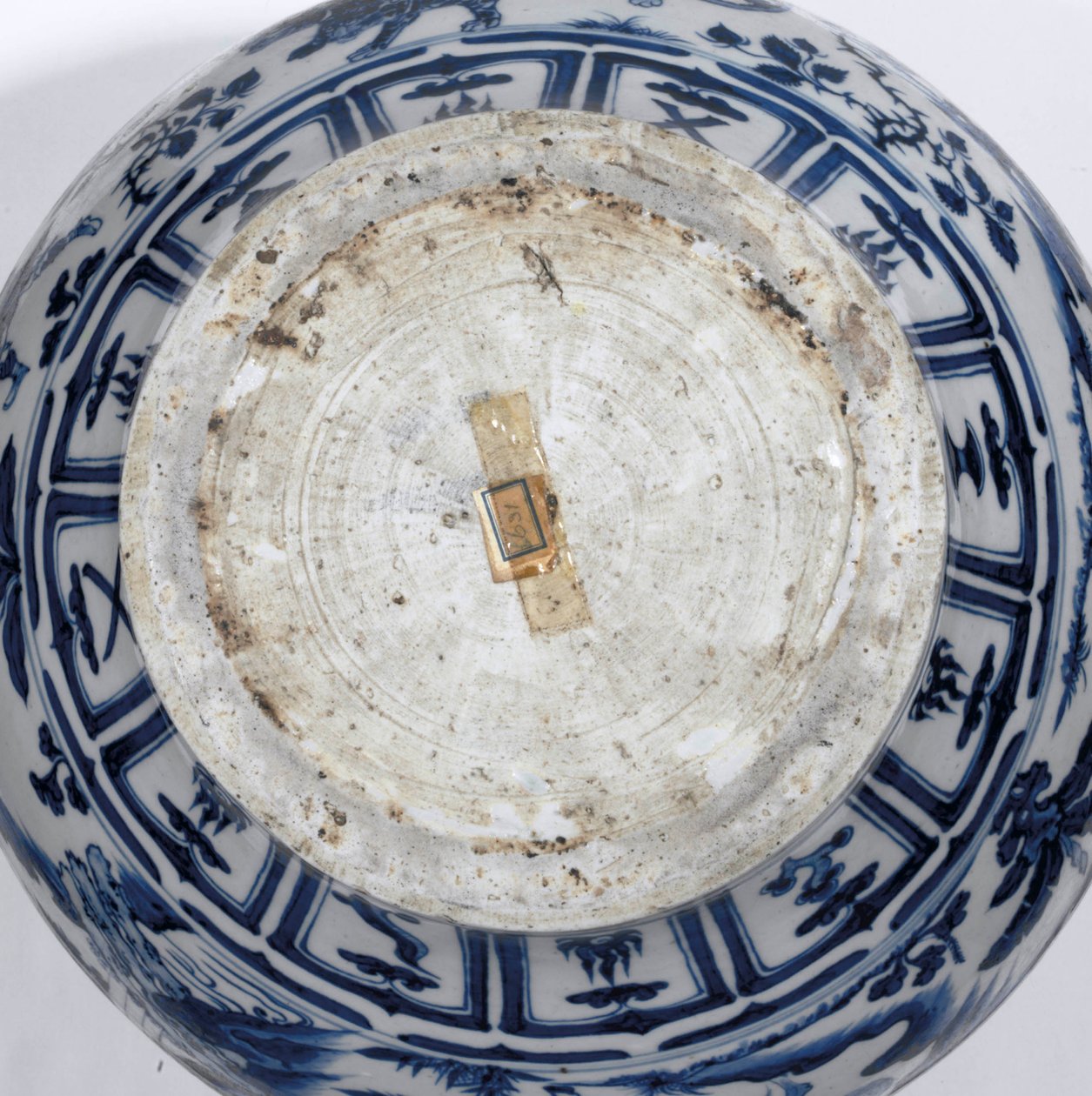 Detalj av en exceptionellt sällsynt och viktig blå och vit burk, Guan Yuan-dynastin, mitten av 1300-talet (keramik) (se även 469089 till 469093) av School Chinese