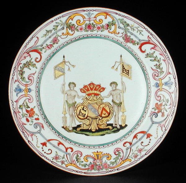 Middagstallrik dekorerad i famille roséemaljer med armarna på Goos av Ghyseghem, acolleees med Vecquemans och Goubau, Yonzheng-perioden (1725-35) c.1730 (porslin) av School Chinese