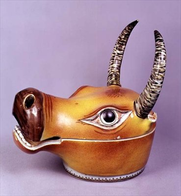 Famille rose ox-head terrin, det övre huvudet bildar ett avtagbart lock, Chien Lung period (1736-95) (porslin) av School Chinese