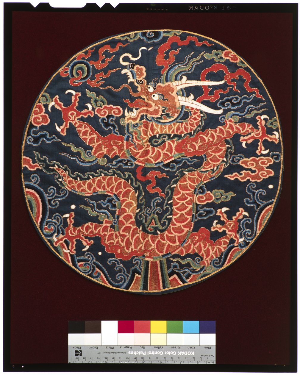 Insignier av fjärde gradens prins (med profil av drake), c.1700-25 (silke) av School Chinese