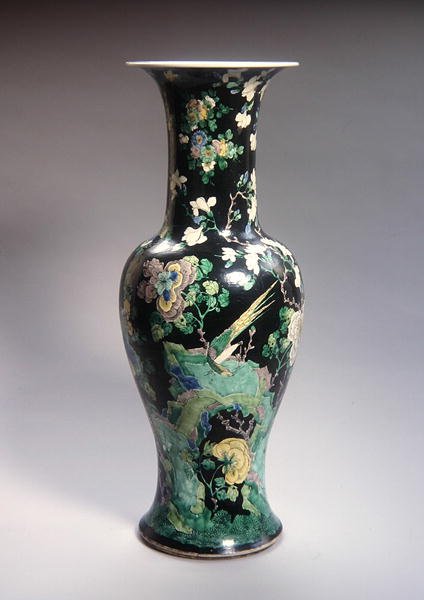 Stor Famille Noire Yen Yen Vas, Kangxi period (1662-1722) (porslin) (se 272192) av School Chinese