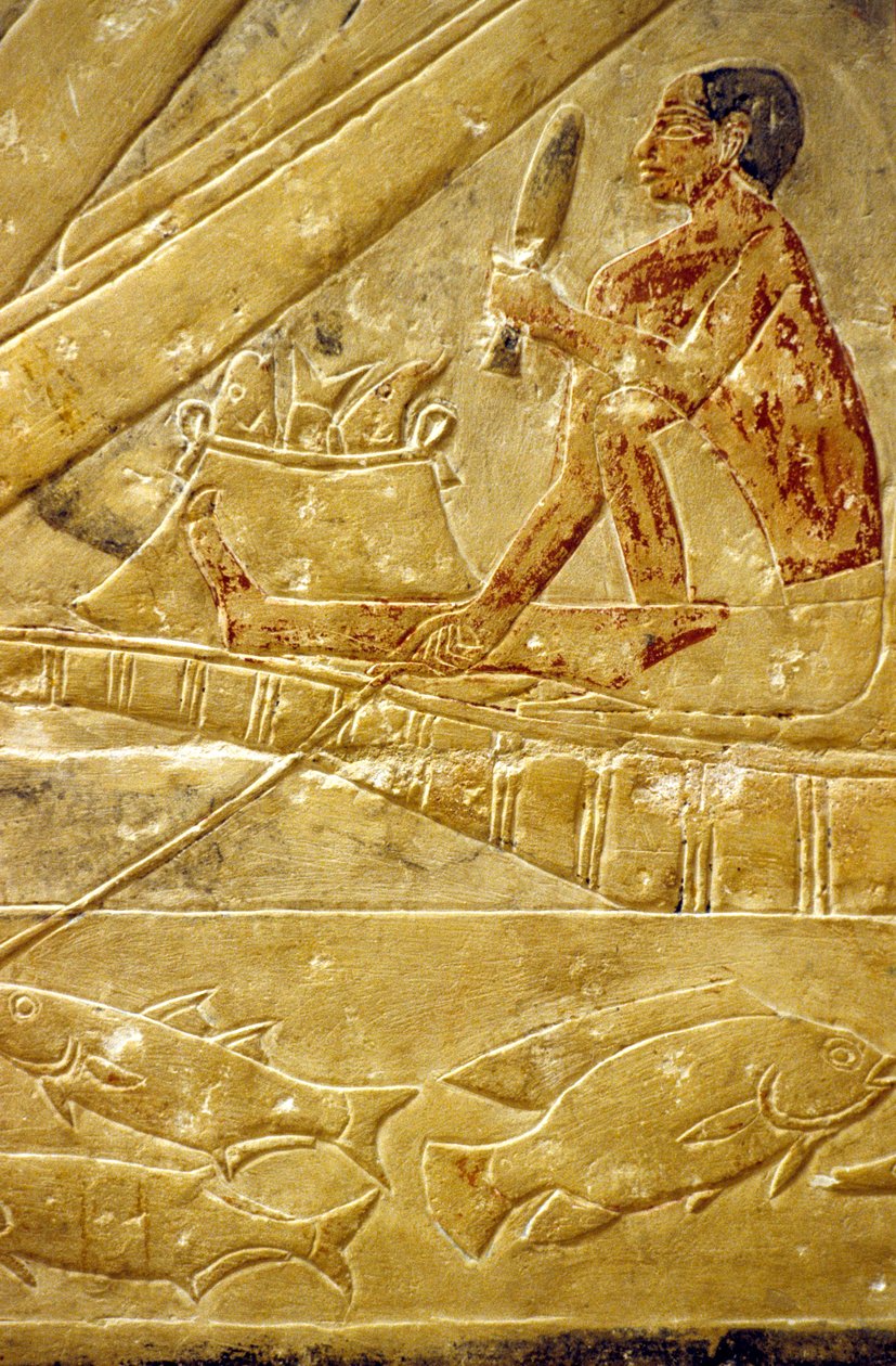Forntida Egypten, Mastaba/Tomb of Idout, Saqqara, Fiskare sitter på båtar och skalar fisk (foto) av School Egyptian