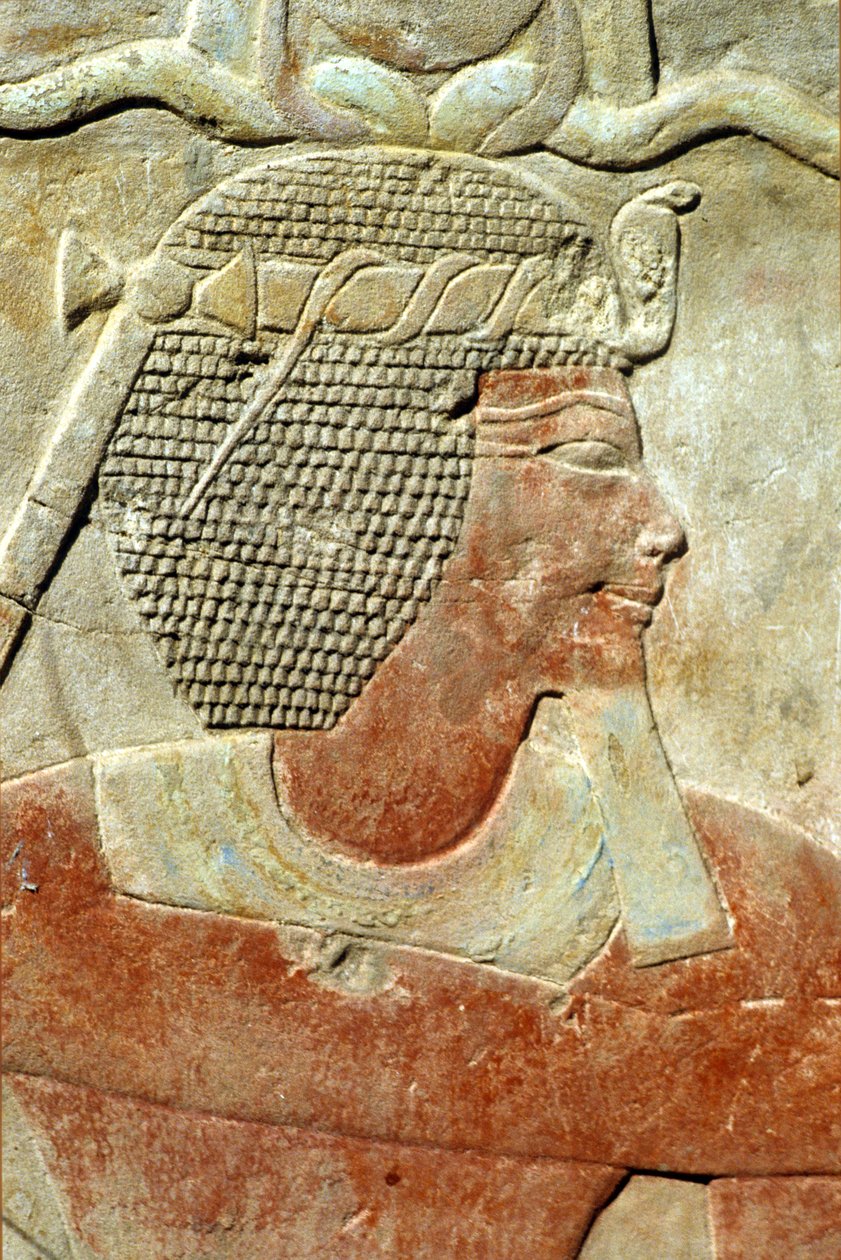 Forntida Egypten, Väggmålning/ristning, En farao, bärande Atef-kronan, Karnak-templet, Luxor (foto) av School Egyptian