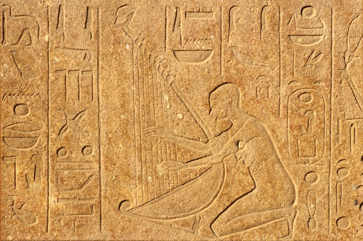 Forntida Egypten, Väggmålning/ristning, Harpist med Hatshepsuts huvud överst på harpan, Karnaktemplet, Luxor av School Egyptian