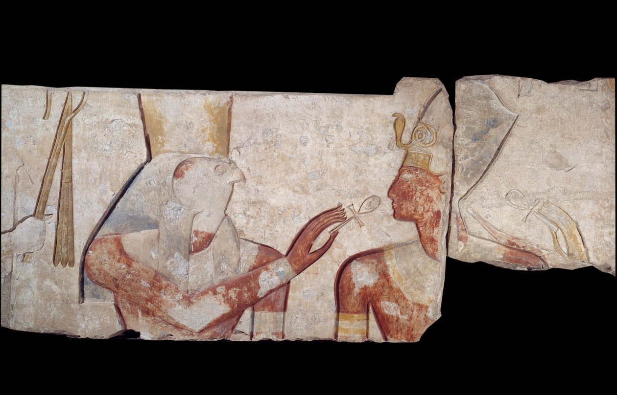 Forntida egyptisk konst: Kung Ramses II introduceras för gudomligheterna Horus, Amon och Hathor som ger honom liv och kungliga insignier. Låg kalkstensrelief från templet Ramses II a Abydos Omkring 1250 f.Kr. 19:e dynasti. Nytt imperium. Paris, Louvren av School Egyptian