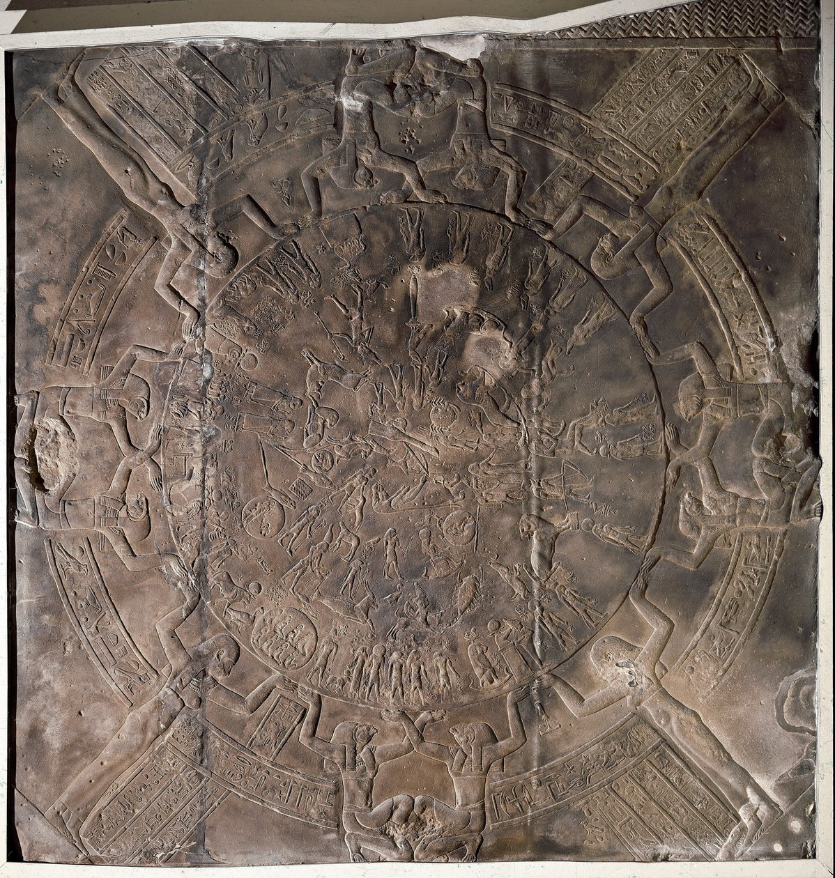 Egyptisk antikvitet: "" Zodiaken"" Låg relief från taket i Osiris östra kapell på Hathor-templet i Denderah. Ptolemaiska perioden (332-30 f.Kr.) Paris, Louvren av School Egyptian