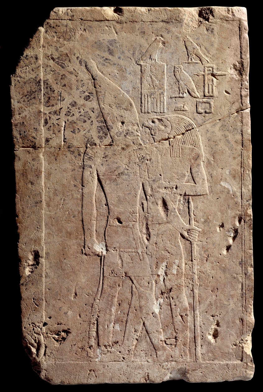 Egyptisk antikvitet: kalkstensrelief föreställande kung Qahedjet (Kahedjet) omfamnar av guden Horus. Gamla imperiet. Slutet på den 3:e dynastin. 2700-2620 f.Kr. Paris, Louvren av School Egyptian