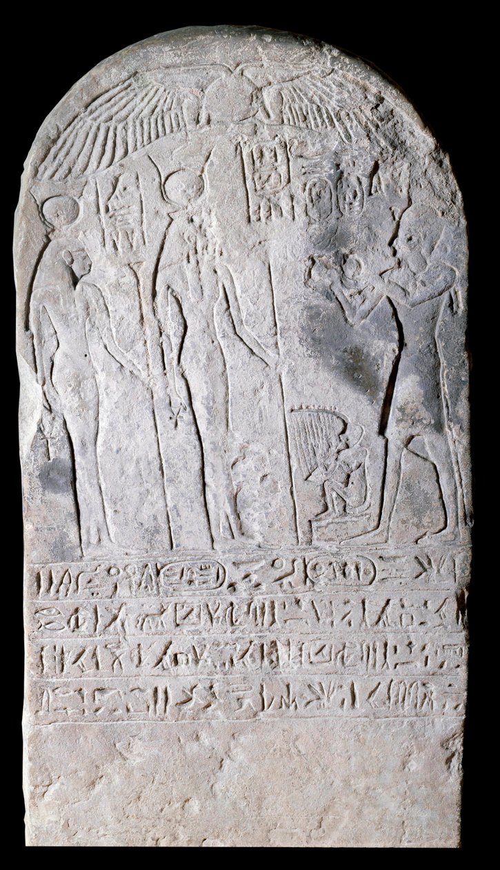 Stele av kalksten som representerar en scen av erbjudanden täckta med hieroglyfer. Regne d