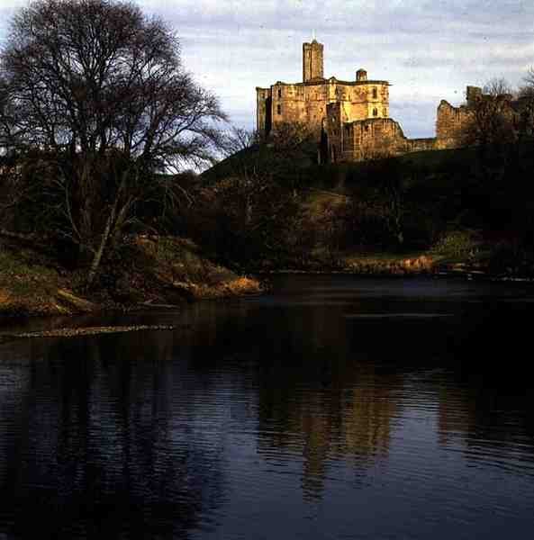 Utsikt över Warkworth Castle, Percy Family Seat av School English