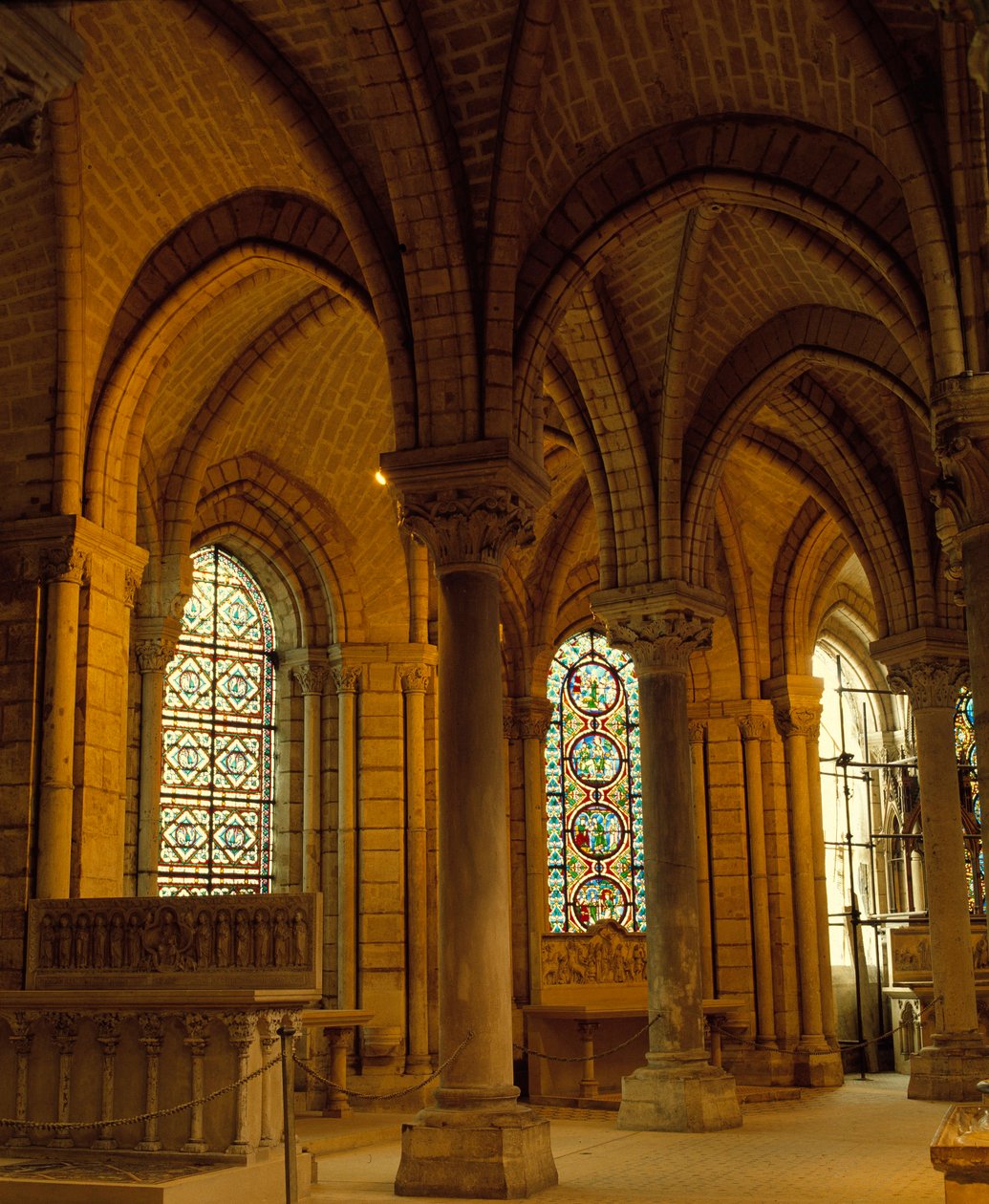 Gotisk konst: valvnycklar och stridsspetsar, ambulerande i basilikan Saint Denis (Saint Denis). av School French