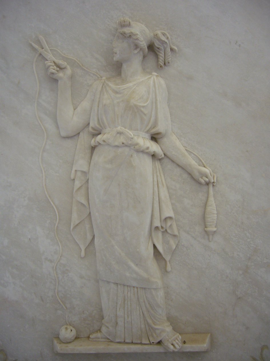 Basrelief av Atropos som skär livets tråd (marmor) av School Greek