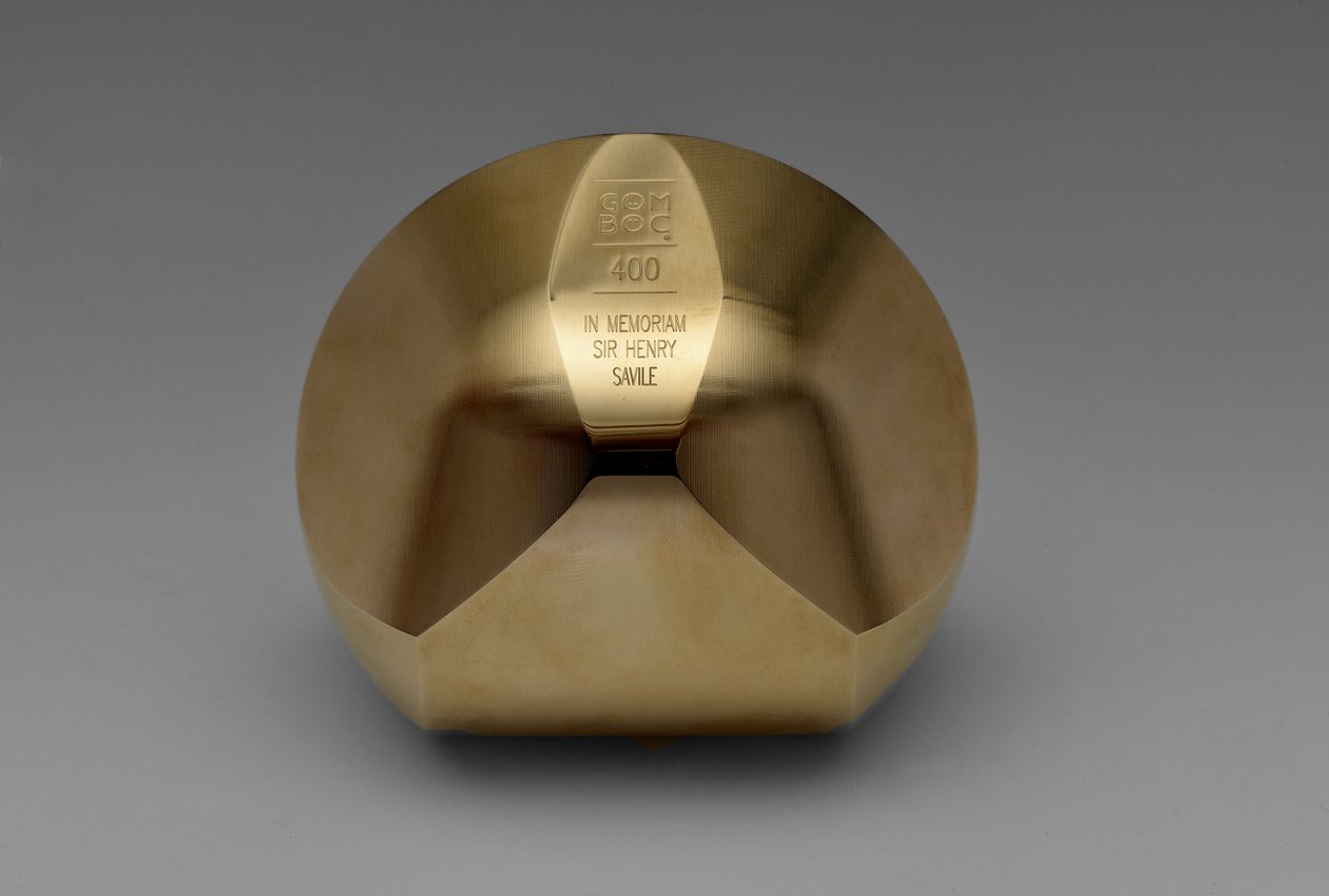 Gömböc 400, 2019 (brons) av School Hungarian