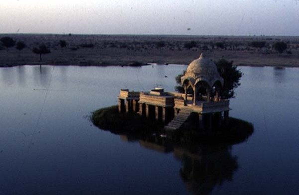 Jag Mandir vid sjön Pichola (foto) av School Indian