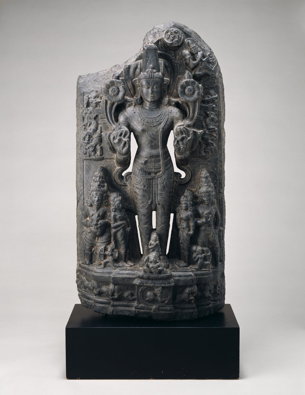 Surya, c. 1000-talet (svart klorit) av School Indian
