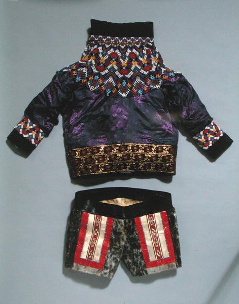 Damjacka och shorts, från Grönland (textil) av School Inuit