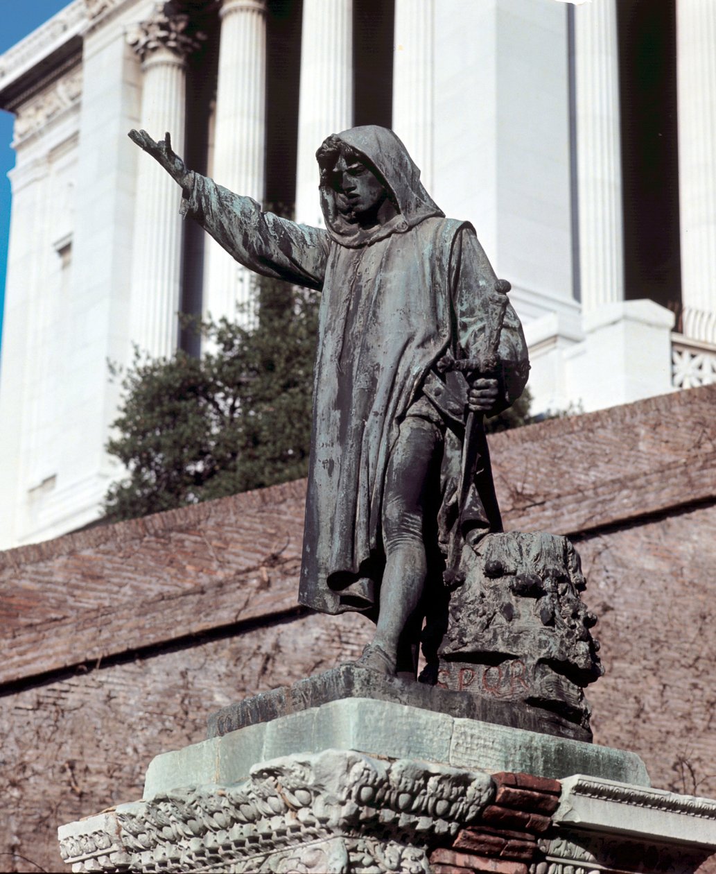 Monument tillägnat Cola di Rienzo (1314-1354) vid Capitolium (Campidoglio) i Rom varifrån han utropade den romerska republiken den 20/05/1347. av School Italian